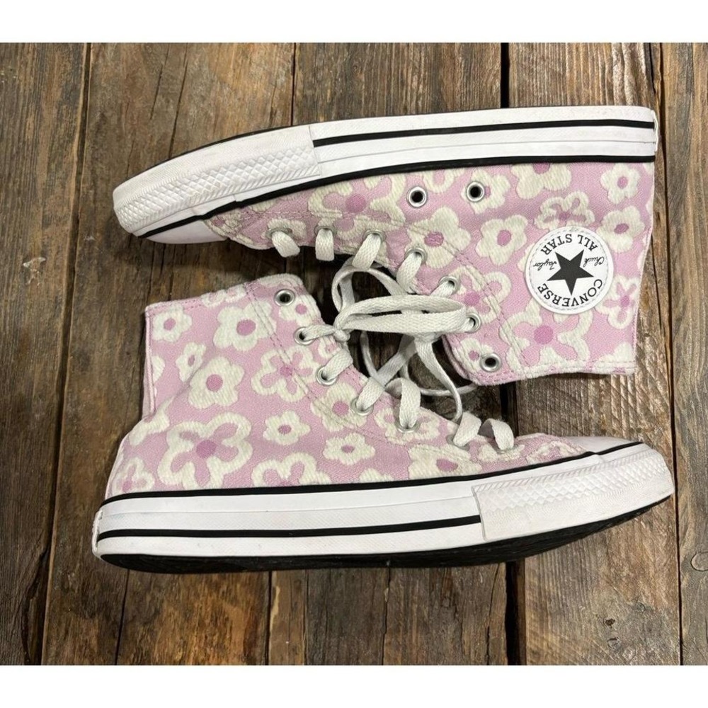 Converse high tops with purple background and white daisies‎